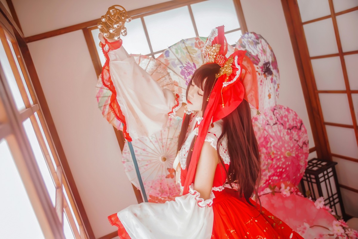 萝莉风COS 桜桃喵 – 灵梦 新年快乐